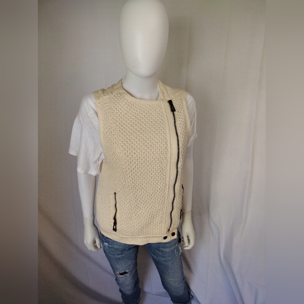 Cream white vest in Small - Picture 6 of 12